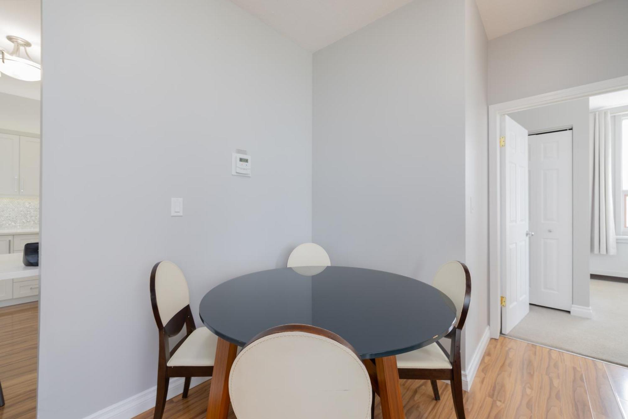 Obasa Suites @ The Hamilton Regina Exterior photo